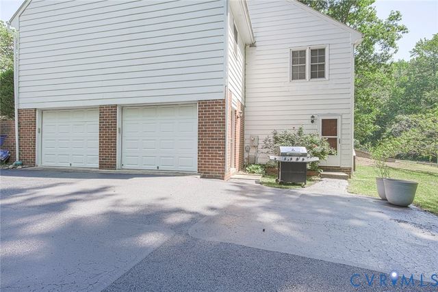 2803 Jolly Ln, Chester, VA 23831