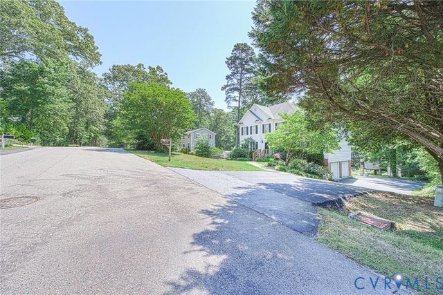 2803 Jolly Ln, Chester, VA 23831