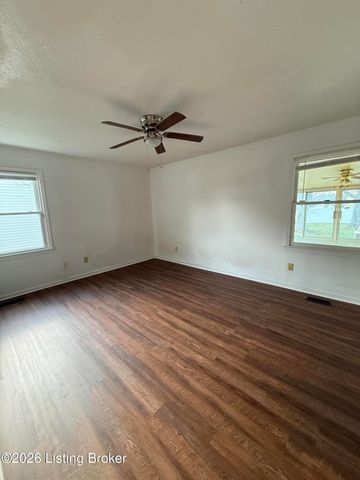 4805 E Indian Trail, Louisville, KY 40218