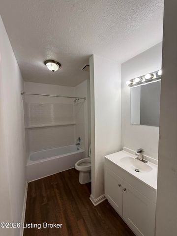 4805 E Indian Trail, Louisville, KY 40218