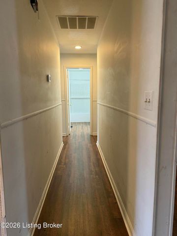 4805 E Indian Trail, Louisville, KY 40218