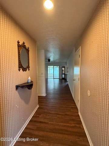 4805 E Indian Trail, Louisville, KY 40218