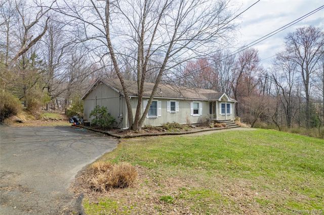 6 Strawberry Hill Lane, West Nyack, NY 10994