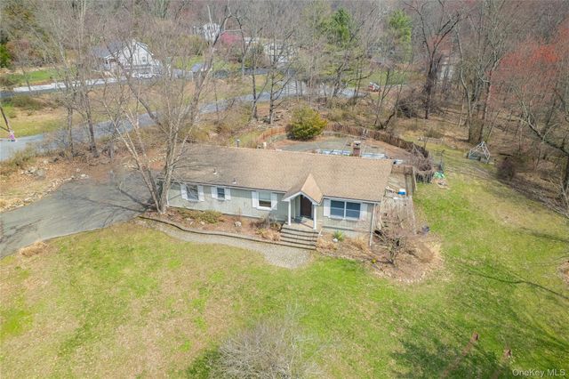 6 Strawberry Hill Lane, West Nyack, NY 10994