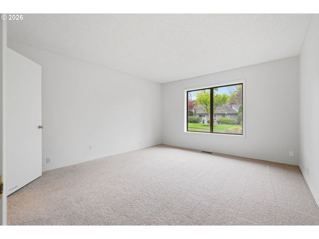 32125 Sw CYPRESS Pt, Wilsonville, OR 97070