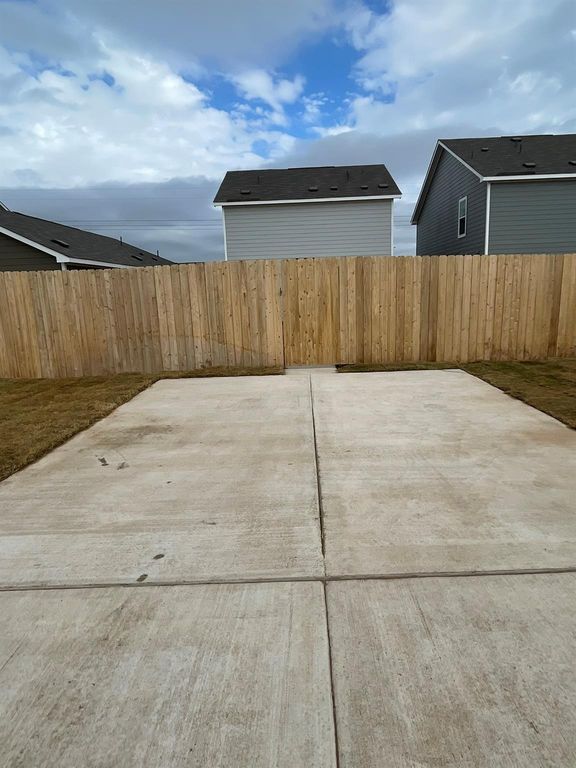 1121 Largemouth RD, Bastrop, TX 78602