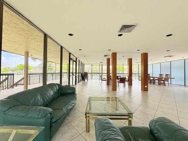 5280 NW 2nd Avenue 412, Boca Raton, FL 33487