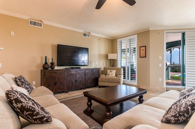 2051 SE 3rd Street 101, Deerfield Beach, FL 33441