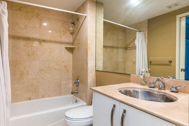 2051 SE 3rd Street 101, Deerfield Beach, FL 33441