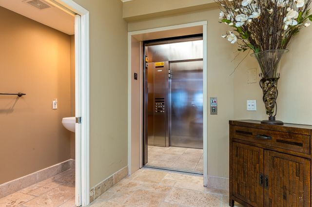 2051 SE 3rd Street 101, Deerfield Beach, FL 33441