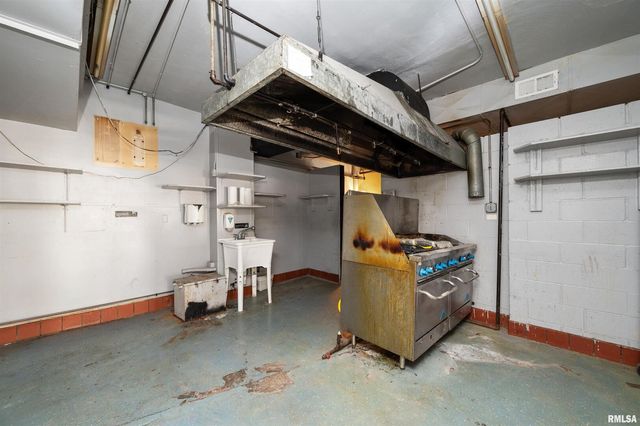 1716 & 1720 STATE Street, Bettendorf, IA 52722