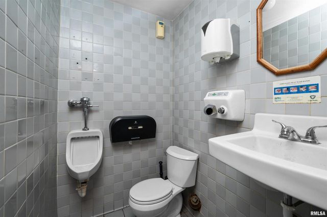 1716 & 1720 STATE Street, Bettendorf, IA 52722