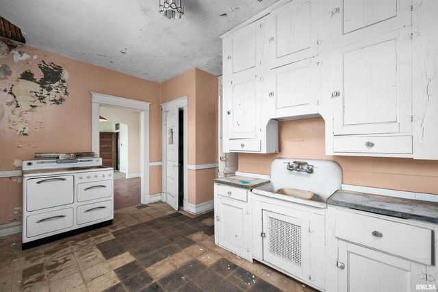 1716 & 1720 STATE Street, Bettendorf, IA 52722