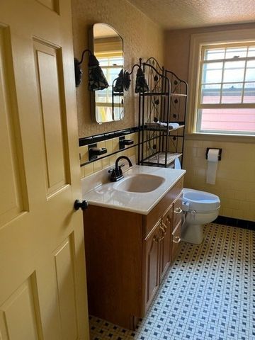 23 Howe Ave, Shrewsbury, MA 01545