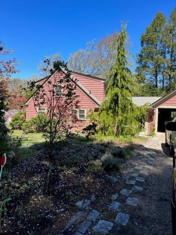 23 Howe Ave, Shrewsbury, MA 01545