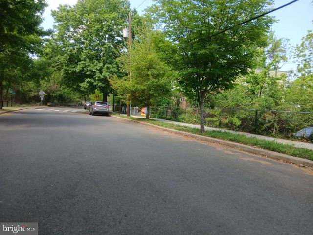 5814 CLAY ST NE, Washington, DC 20019