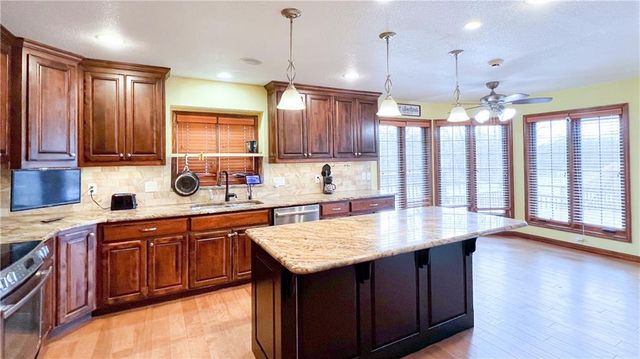 39 Mackenzie Drive, St Joseph, MO 64503