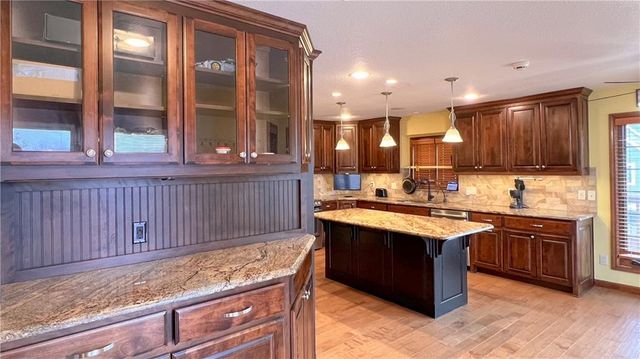 39 Mackenzie Drive, St Joseph, MO 64503
