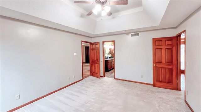 39 Mackenzie Drive, St Joseph, MO 64503