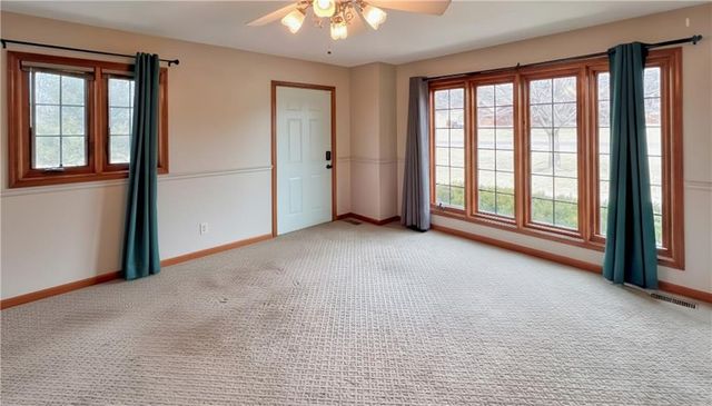 39 Mackenzie Drive, St Joseph, MO 64503