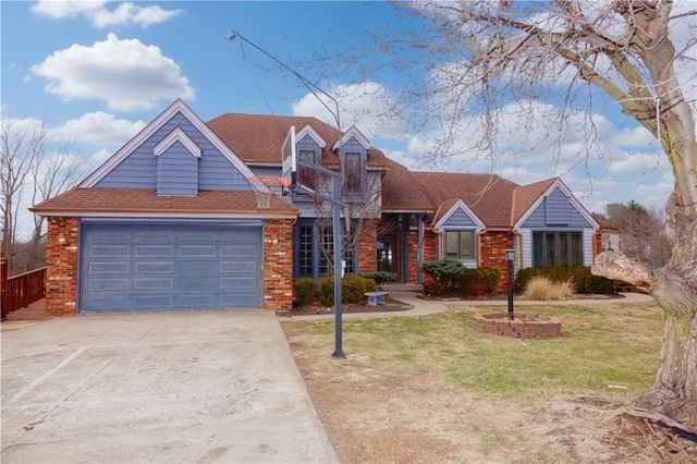 39 Mackenzie Drive, St Joseph, MO 64503