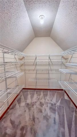 39 Mackenzie Drive, St Joseph, MO 64503