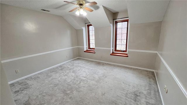 39 Mackenzie Drive, St Joseph, MO 64503