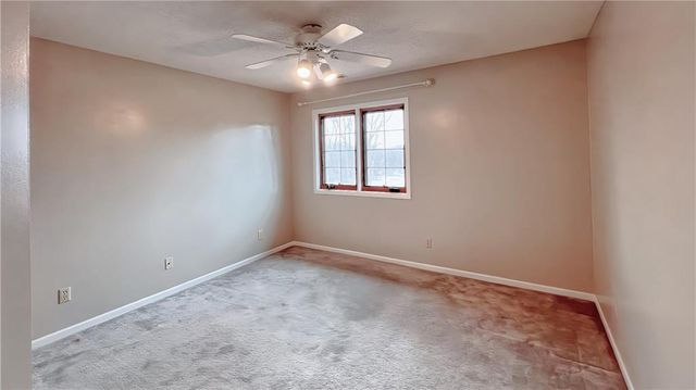 39 Mackenzie Drive, St Joseph, MO 64503