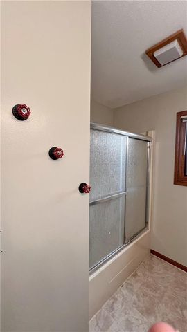 39 Mackenzie Drive, St Joseph, MO 64503