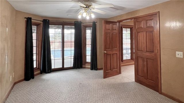 39 Mackenzie Drive, St Joseph, MO 64503