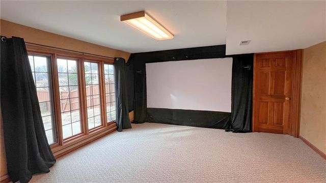 39 Mackenzie Drive, St Joseph, MO 64503