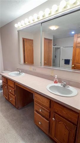 39 Mackenzie Drive, St Joseph, MO 64503