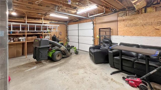 39 Mackenzie Drive, St Joseph, MO 64503