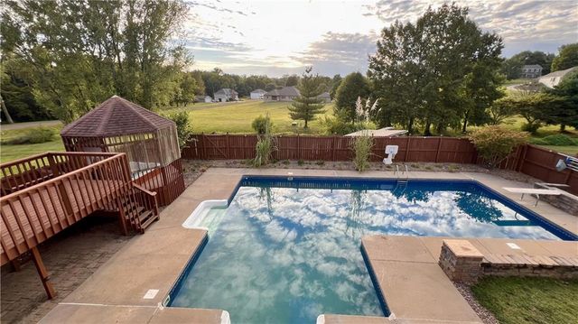 39 Mackenzie Drive, St Joseph, MO 64503