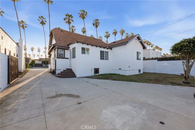 5613 S Rimpau, Los Angeles, CA 90043