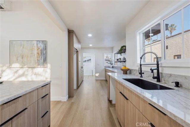 5613 S Rimpau, Los Angeles, CA 90043