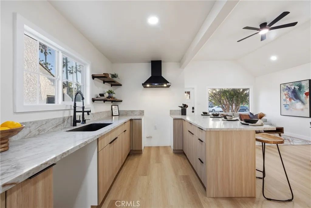 5613 S Rimpau, Los Angeles, CA 90043