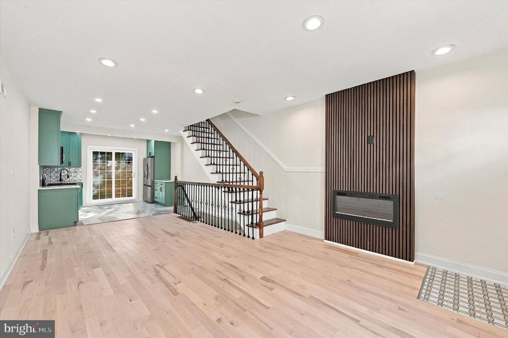 2437 S REESE ST, PHILADELPHIA, PA 19148 — photo 2