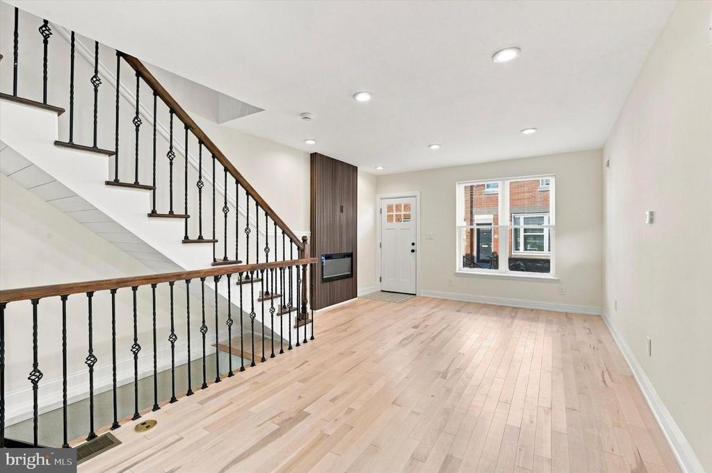 2437 S REESE ST, PHILADELPHIA, PA 19148 — photo 3