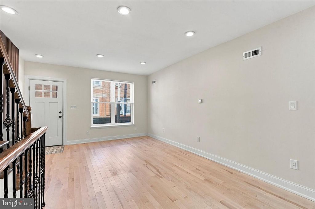 2437 S REESE ST, PHILADELPHIA, PA 19148 — photo 4