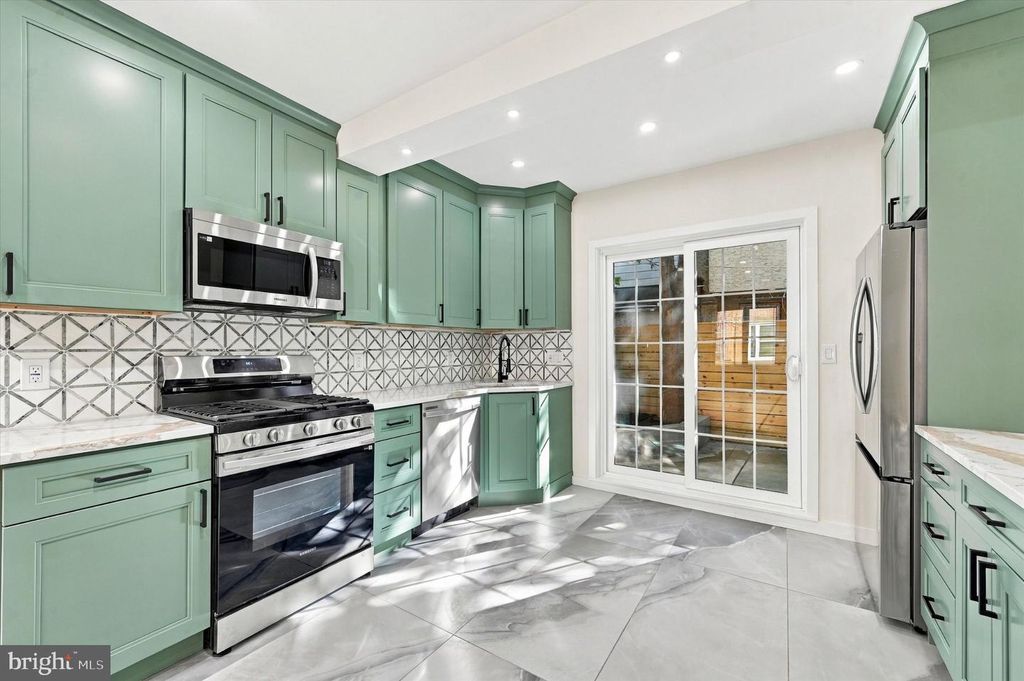 2437 S REESE ST, PHILADELPHIA, PA 19148 — photo 5