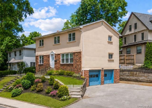 1 Wood Road, Great Neck, NY 11024