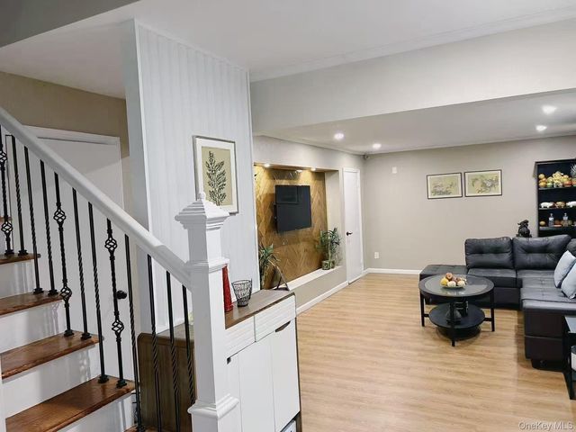 1 Wood Road, Great Neck, NY 11024