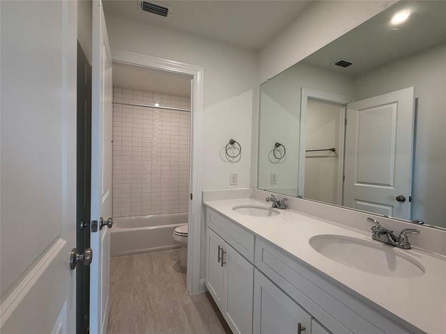 132 Tenny LN, Kyle, TX 78640