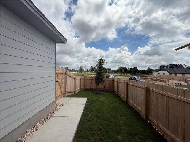 132 Tenny LN, Kyle, TX 78640