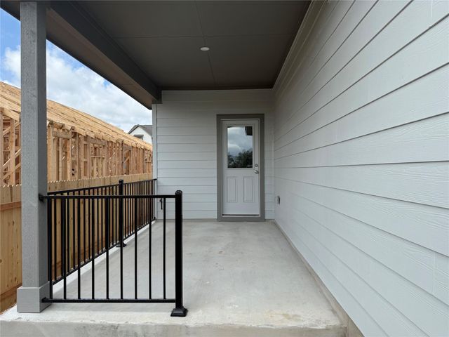 132 Tenny LN, Kyle, TX 78640