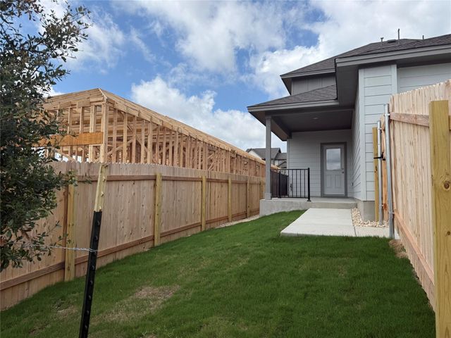 132 Tenny LN, Kyle, TX 78640