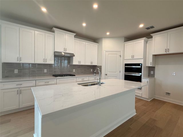 132 Tenny LN, Kyle, TX 78640