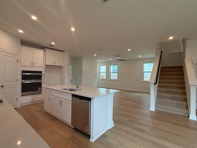 132 Tenny LN, Kyle, TX 78640