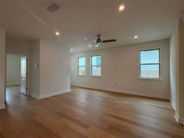 132 Tenny LN, Kyle, TX 78640